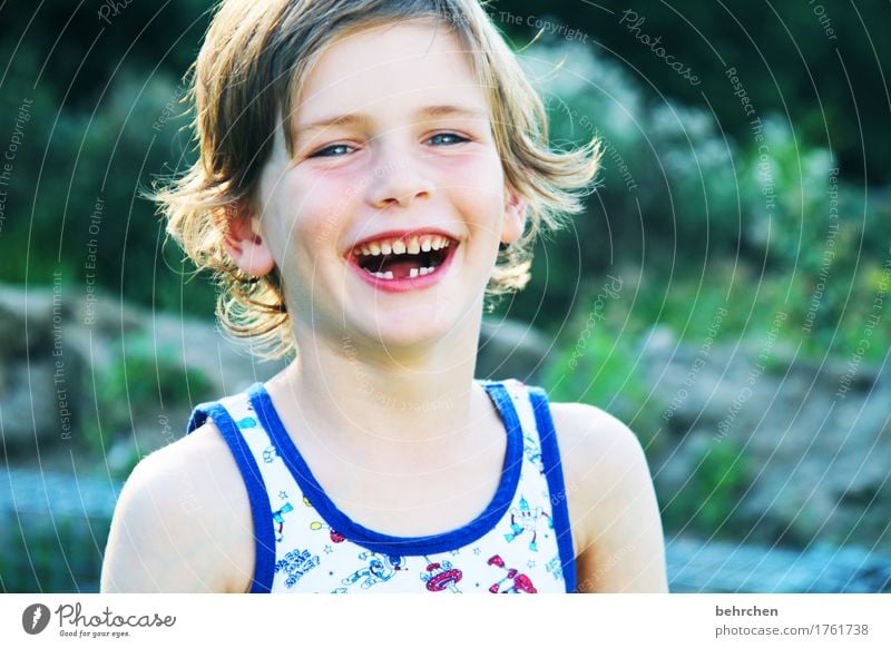 nächstenliebe | ein lachen für alle! Junge Familie & Verwandtschaft Kindheit Körper Haut Kopf Haare & Frisuren Gesicht Auge Ohr Nase Mund Lippen Zähne 1 Mensch