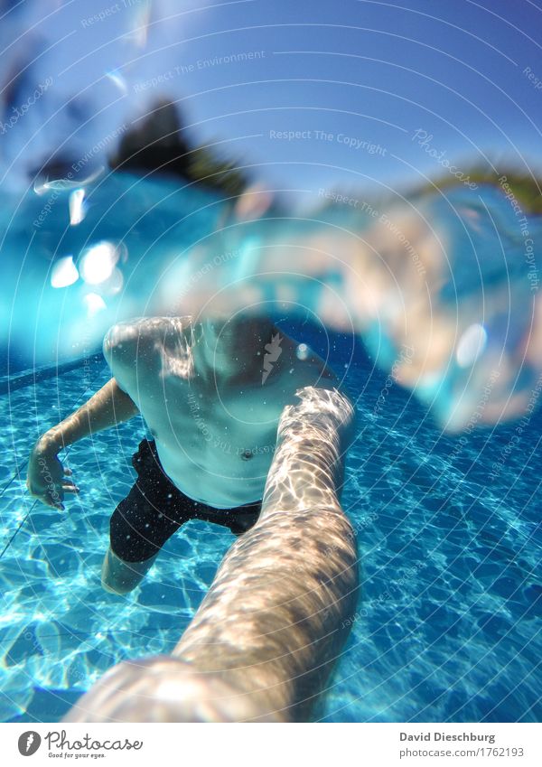 Into the blue Ferien & Urlaub & Reisen Ferne Sommerurlaub Meer Insel Wellen Wassersport Schwimmen & Baden maskulin Junger Mann Jugendliche Leben Körper 1 Mensch
