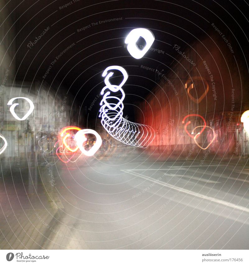 geflashed#1 Farbfoto Außenaufnahme Experiment Nacht Kunstlicht Lichterscheinung Unschärfe Industrie Stadt Menschenleer Mauer Wand Straße Straßenkreuzung