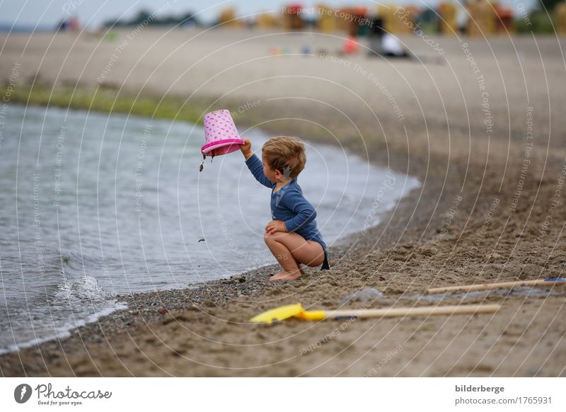 am strand Glück Spielen Ferien & Urlaub & Reisen Sommer Strand Meer Kind Junge 1-3 Jahre Kleinkind 3-8 Jahre Kindheit Natur Ostsee Spielplatz bauen genießen