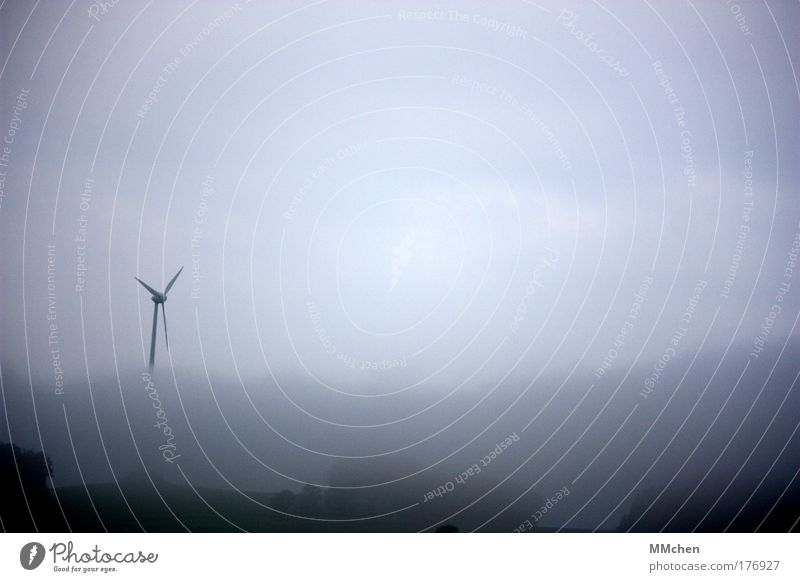 aussichtslos Nebel Wetter Sicht Nebelschlussleuchte trüb Wassertropfen Tröpfchen Bodennebel Windkraftanlage Eifel MMchen Muetzenmaedchen Sehvermögen