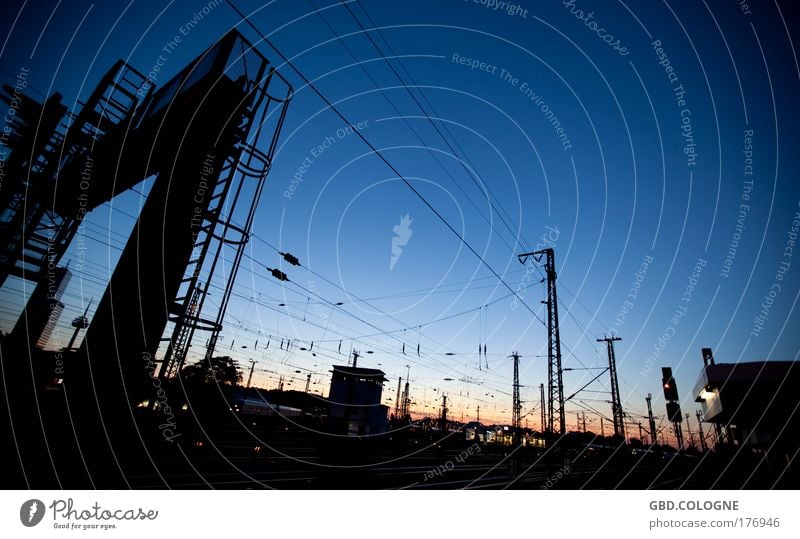 Sundown@Bahnsteig Farbfoto Außenaufnahme Menschenleer Textfreiraum oben Abend Dämmerung Nacht Sonnenaufgang Sonnenuntergang Gegenlicht Langzeitbelichtung