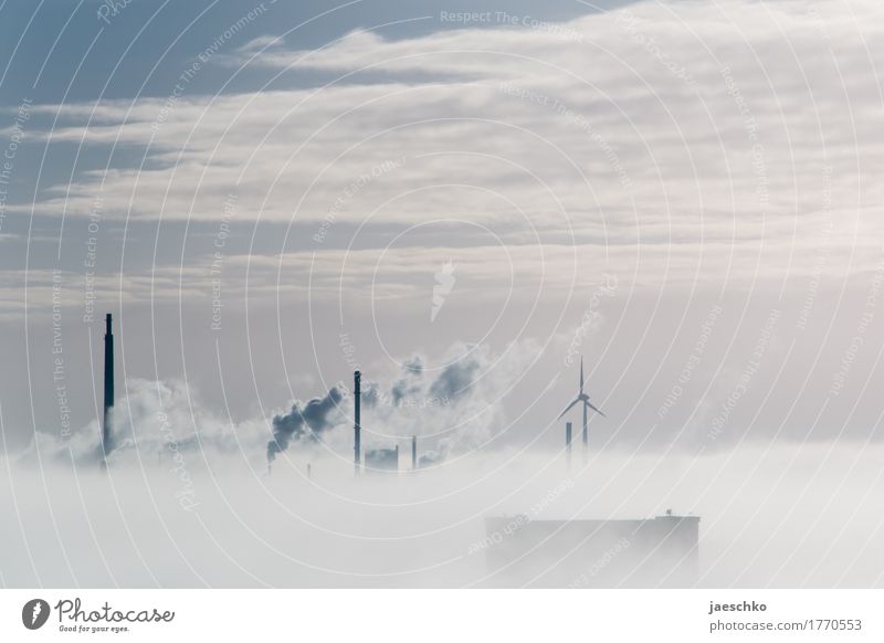 Durchbruch Landschaft Himmel Wolken Klimawandel Wetter Nebel Nebelbank Nebelmeer Nebelstimmung Nebeldecke Nebelfeld Stadt Hafenstadt Stadtrand Skyline
