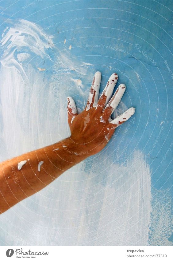 Farbe Farbfoto mehrfarbig maskulin Mann Erwachsene Haut Arme Hand Finger Kunst Künstler Kunstwerk Wasser Schnee Mauer Wand Fassade Graffiti