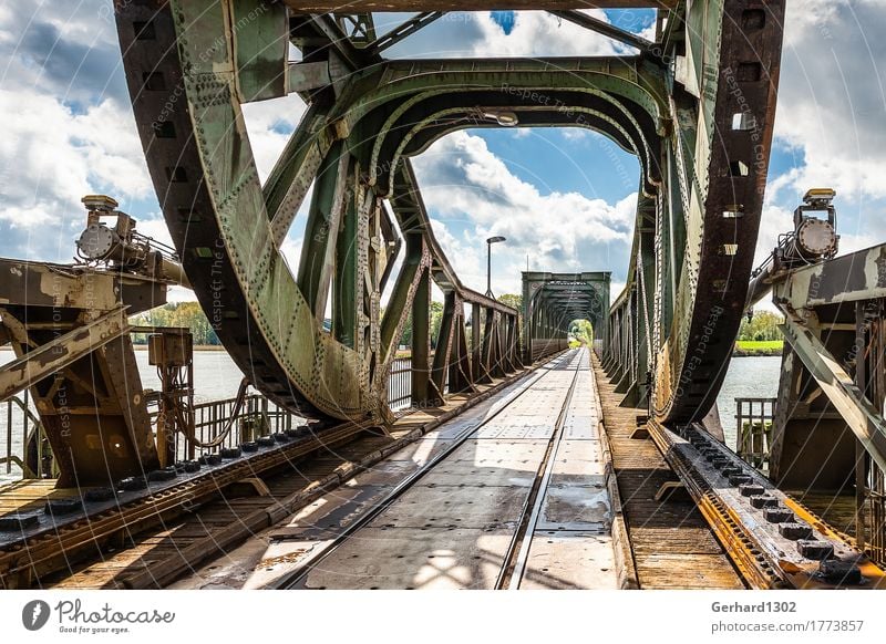 historische Eisenbahn-Klappbrücke bei Lindaunis an der Schlei Ferien & Urlaub & Reisen Tourismus Fahrradtour Sommerurlaub Umwelt Wasser Küste Fischerdorf Brücke