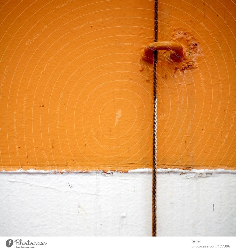 [KI09.1] - Betriebsgeheimnis Tür Wasserfahrzeug Fähre Metall Öse Spalt orange weiß Farben Farbkante Naht geschweißt Lack Haken Funktion funktional