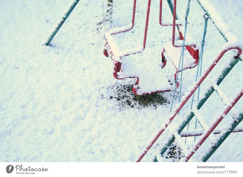 winterzeit Winter Natur Wetter Schnee weiß Farbfoto Außenaufnahme Experiment Menschenleer Tag Schaukel Anschnitt Bildausschnitt Detailaufnahme Schneedecke kalt