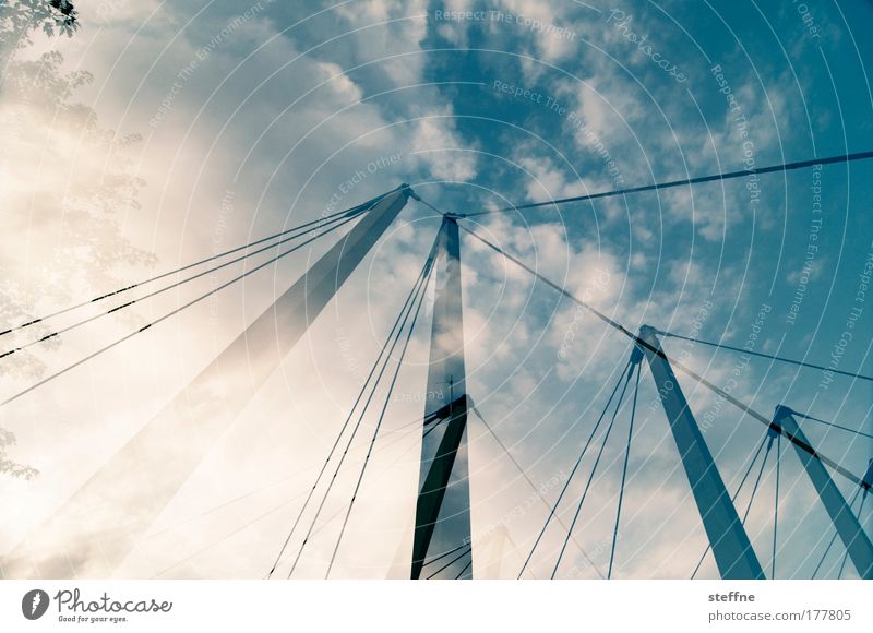 4-Master Farbfoto Außenaufnahme Experiment Menschenleer Tag Sonnenlicht Gegenlicht Weitwinkel Himmel Wolken Schönes Wetter Chemnitz Industrieanlage Brücke