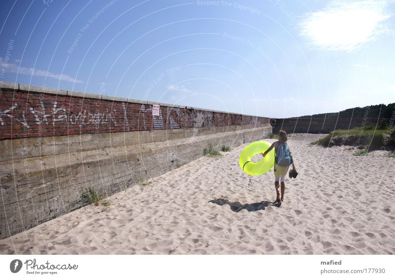 Niemand hat die Absicht, eine Mauer zu errichten Farbfoto Außenaufnahme Textfreiraum links Textfreiraum oben Tag Sonnenlicht Weitwinkel Ausflug Sommer Strand
