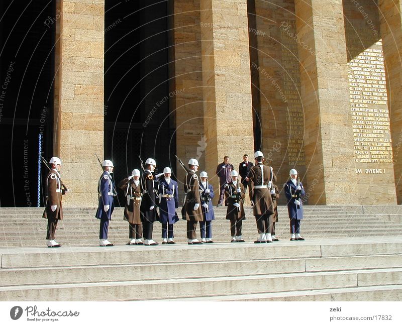 Atatürk-Mausoleum-Ankara-2 Atatürk Denkmal Grabmal Soldat Kind Türkei Architektur