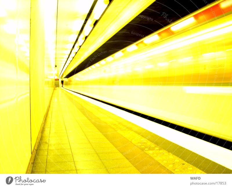 DayTrain U-Bahn Eisenbahn Tunnel Geschwindigkeit Licht Station Bahnsteig Untergrund Verkehr