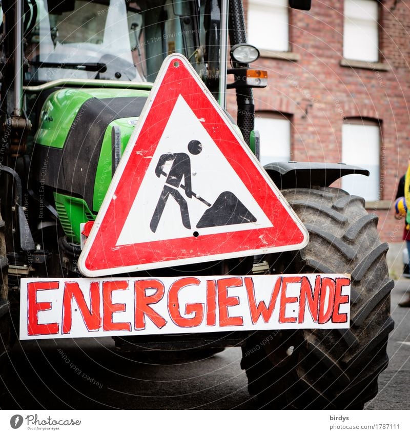 wie fahren mit angezogener Handbremse Landwirtschaft Forstwirtschaft Energiewirtschaft Erneuerbare Energie Dorf Straße Traktor Zeichen Schriftzeichen