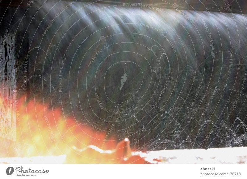 Feuerwasser Farbfoto Außenaufnahme Experiment abstrakt Menschenleer Textfreiraum oben Licht Reflexion & Spiegelung Lichterscheinung Sonnenlicht Sonnenstrahlen