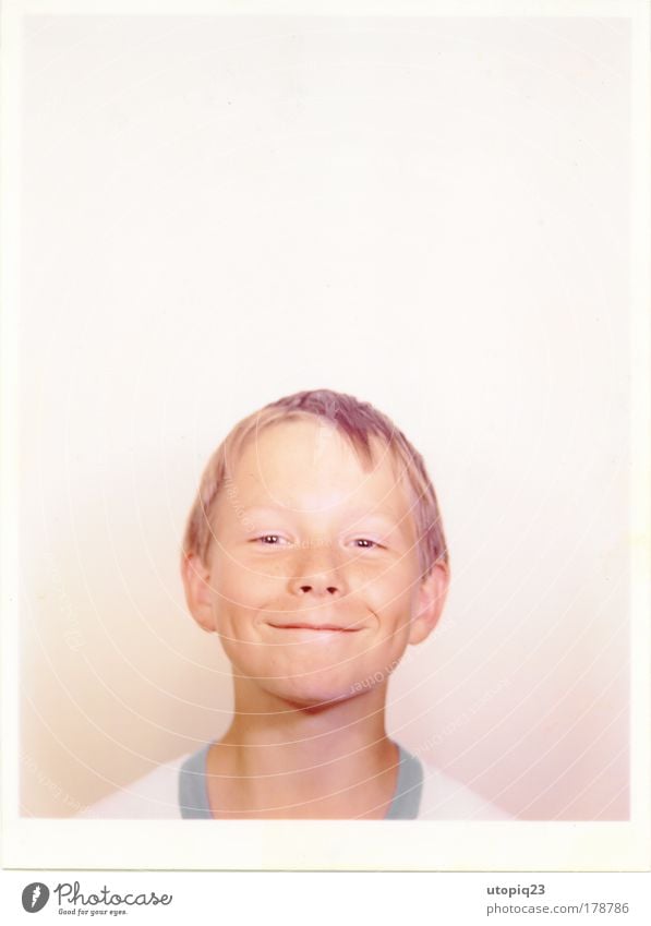 und wenn ich groß bin... Farbfoto Nahaufnahme Textfreiraum oben Porträt Oberkörper Blick in die Kamera maskulin Junge Kindheit Kopf Gesicht 1 Mensch 8-13 Jahre