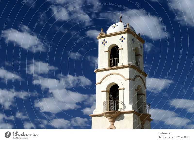 Ojai-Turm Farbfoto Außenaufnahme Menschenleer Textfreiraum links Tag Blick nach oben Ferien & Urlaub & Reisen Kultur Himmel Wolken Kirche Gebäude Architektur