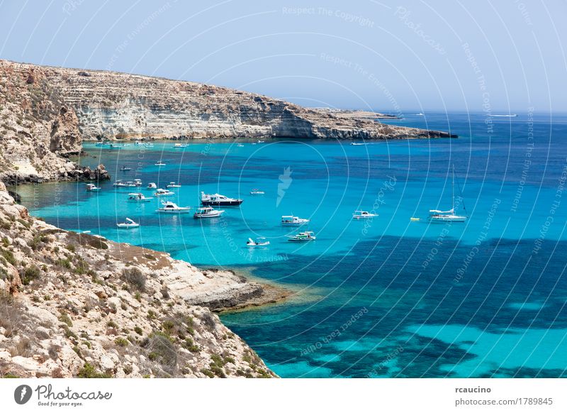 Verankerte Yachten, Lampedusa, Mittelmeer, Italien Erholung Ferien & Urlaub & Reisen Tourismus Sommer Sonne Meer Insel Natur Landschaft Küste Hafen Jacht