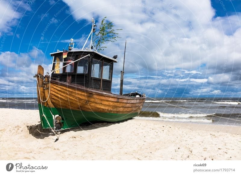 Ein Fischerboot in Ahlbeck auf der Insel Usedom Erholung Ferien & Urlaub & Reisen Tourismus Strand Meer Natur Landschaft Sand Wasser Wolken Küste Ostsee