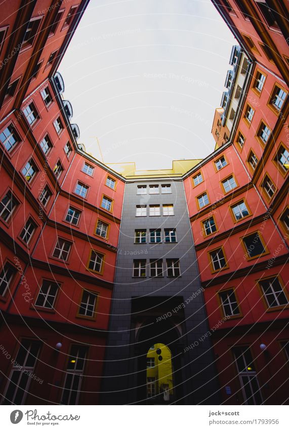 hinterher Nachhinein Hinterhof Architektur Berlin-Mitte Stadthaus Fassade außergewöhnlich hoch modern rot Einigkeit Stil Symmetrie Lichteinfall Gebäude