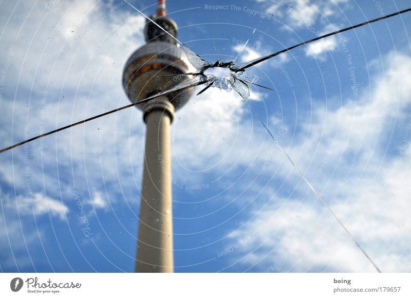 Scheibenverschleiß im Serienbildmodus (eins) Farbfoto Sightseeing Glaser Gebäudereiniger Funkgewerbe Fernsehen Radio Berlin-Mitte Deutschland Europa Turm