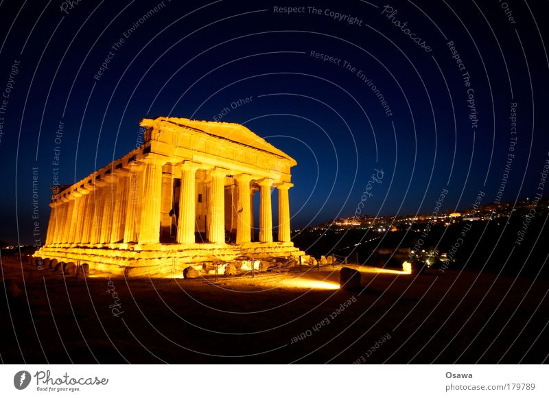 Tal der Tempel 03 Ruine antik Bauwerk Gebäude Architektur Griechenland Zerstörung Säule Italien Sizilien Agrigento Dämmerung Abend Himmel blau Querformat