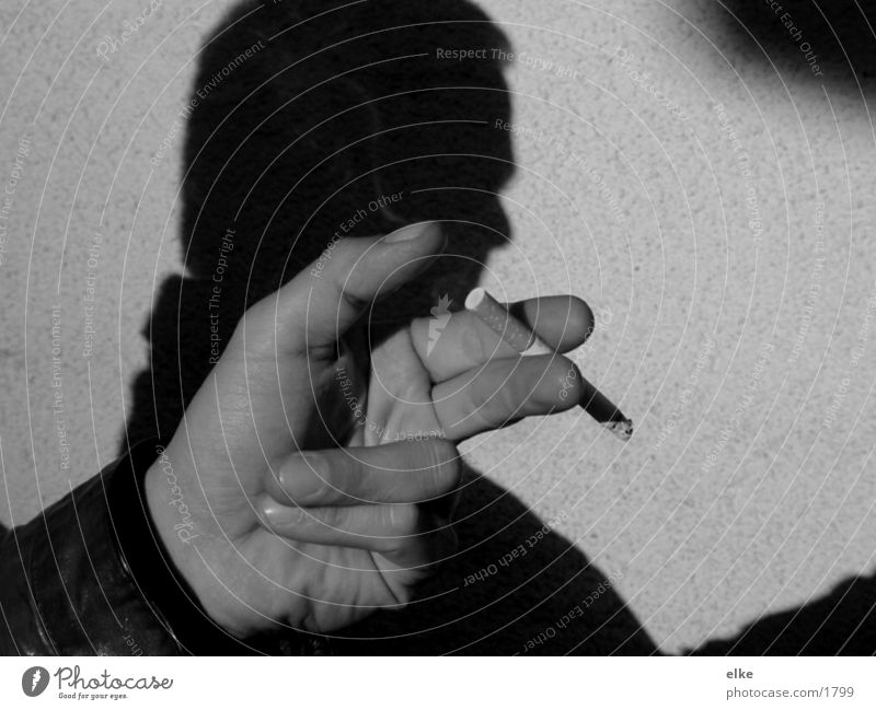 übersicherzählen Mann Zigarette Hand gestikulieren Schatten