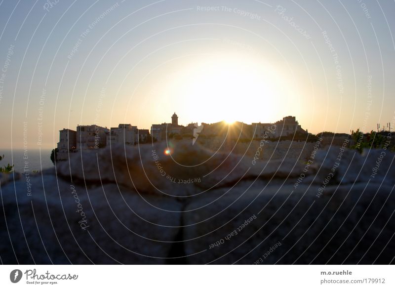 Bonifacio Farbfoto Außenaufnahme Menschenleer Textfreiraum oben Dämmerung Licht Silhouette Gegenlicht Starke Tiefenschärfe Panorama (Aussicht) Frankreich