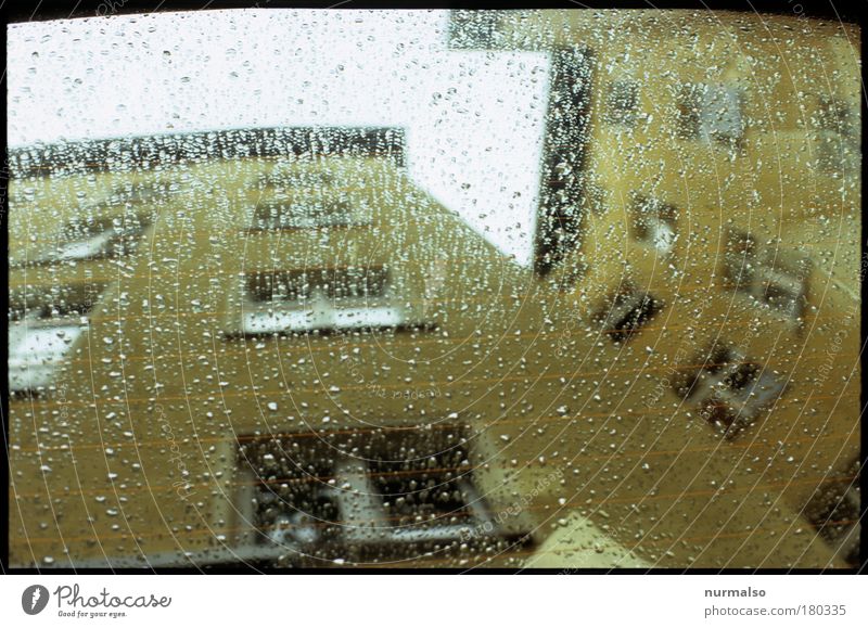 Trauriges Spiegeleck Farbfoto Gedeckte Farben Tag Silhouette Reflexion & Spiegelung Wohnung Haus Kunst Umwelt Wolken Regen Hütte Stadthaus Fassade Dach