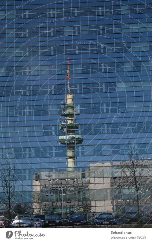 Funkturm in der Citibank Reflexion & Spiegelung Fassade Duisburg Industrie Glas Fensterscheibe Turm Bank Radio