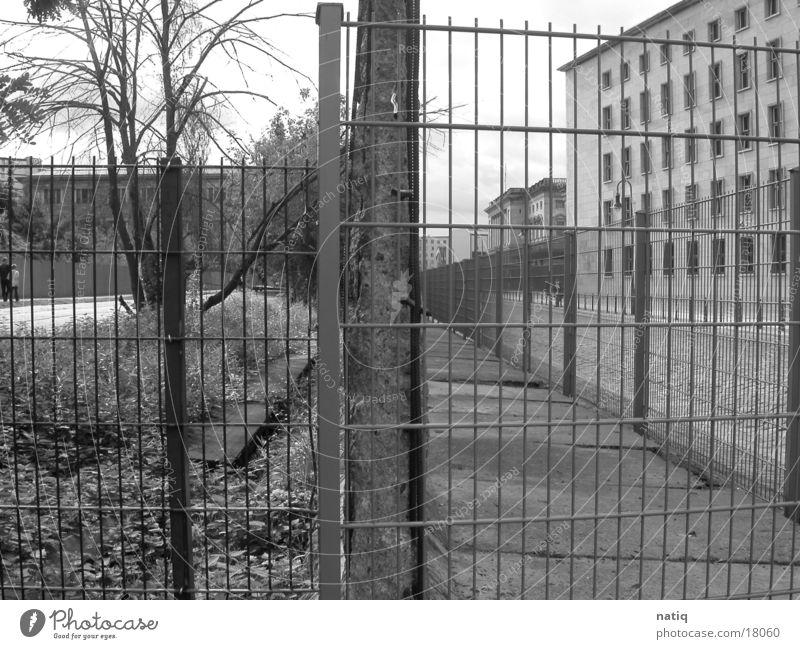 Ost vs. West Mauer Osten historisch Berlin Westen