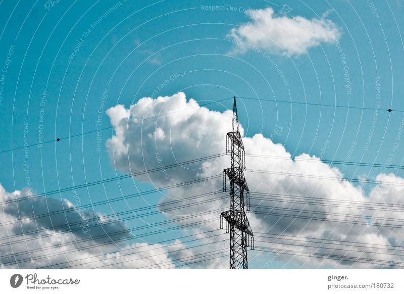 Hochstromwolken Kabel Fortschritt Zukunft Industrie Himmel Klima blau grün schwarz weiß Elektrizität Wolken Strommast himmelblau Technik & Technologie