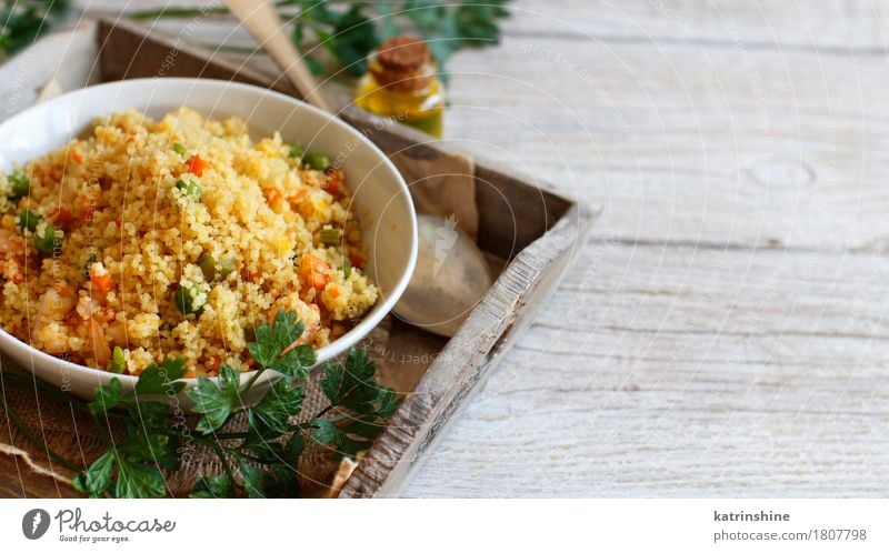 Couscous mit Garnelen und Gemüse - ein lizenzfreies Stock Foto von ...