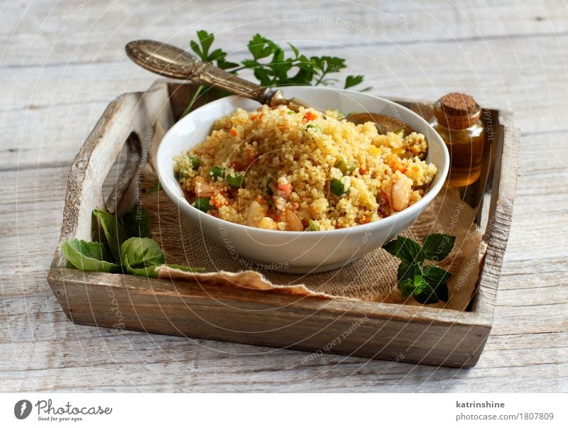 Couscous mit Garnelen und Gemüse Meeresfrüchte Getreide Teigwaren Backwaren Mittagessen Abendessen Schalen & Schüsseln braun gelb Tradition Afrika Afrikanisch