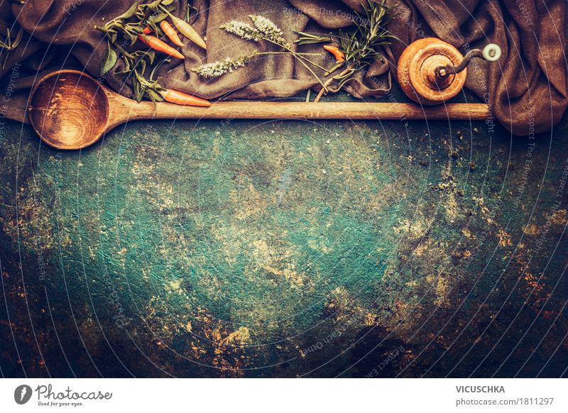 Essen Hintergrund mit Pfeffermühle und alter Kochlöffel Lebensmittel Kräuter & Gewürze Ernährung Bioprodukte Löffel Stil Design Gesunde Ernährung Küche