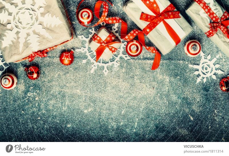 Weihnachtsgeschenke mit rote Dekorationen kaufen Stil Design Freude Winter Feste & Feiern Weihnachten & Advent Dekoration & Verzierung Schleife Zeichen Kugel