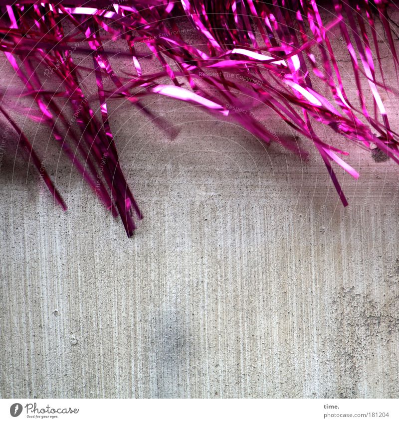 Flattermännchen Licht Reflexion & Spiegelung Dekoration & Verzierung Wetter Wind Mauer Wand Beton Streifen Bewegung hängen grau violett Rascheln flattern wehen