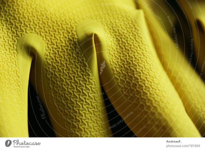 Putz! Farbfoto Nahaufnahme Detailaufnahme Häusliches Leben Wohnung Küche Bad Reinigen dreckig gelb Handschuhe Gummi gummihandschuh Reinigungsmittel