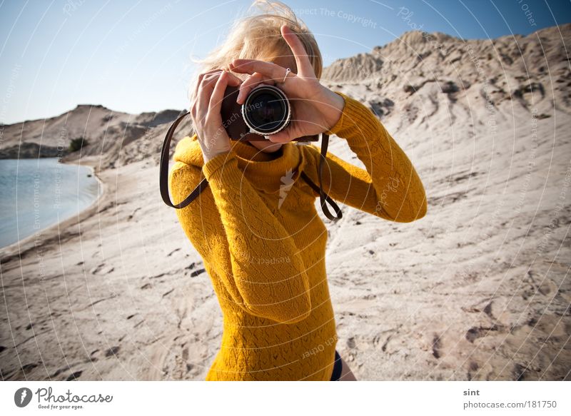 ist scharf gestellt? Farbfoto Außenaufnahme Tag Sonnenlicht Freude Freizeit & Hobby Fotografie Fotografieren Mensch feminin Junge Frau Jugendliche 1 18-30 Jahre