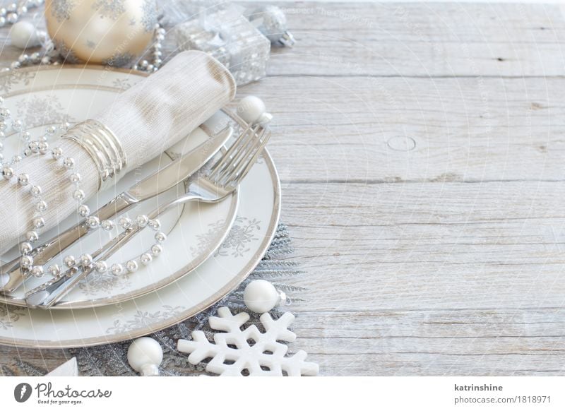 Silber und Creme Christmas Table Setting Teller Besteck Messer Gabel Tisch Weihnachten & Advent Silvester u. Neujahr Baum Blatt Ornament außergewöhnlich grau