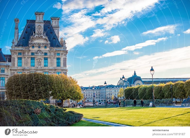 Der Louvre Tourismus Ausflug Abenteuer Städtereise Sonne Garten Museum Himmel Herbst tuileriengärten authentisch frei blau grün weiß Erfolg Kraft Macht Tatkraft