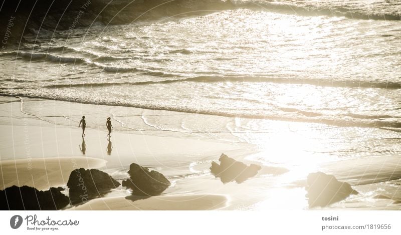 Am Meer II Wasser Reflexion & Spiegelung Sonne Licht Abend Abendsonne Mensch Sand Strand Felsen Wellen Abenddämmerung Ferien & Urlaub & Reisen Zusammensein