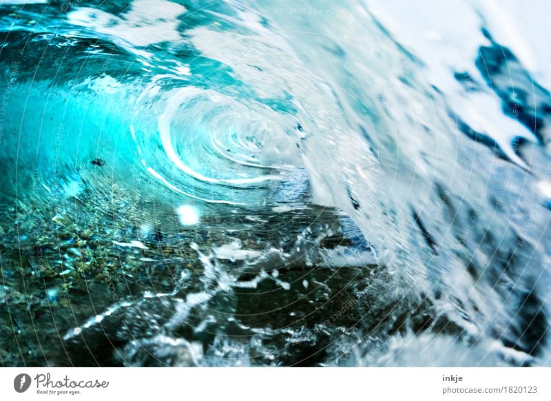 tube Urelemente Wasser Sommer Wellen Küste Meer Wellenschlag wild überschwappen Brandung platschen hell-blau Tunnelblick überschlagen Meerwasser Wellengang
