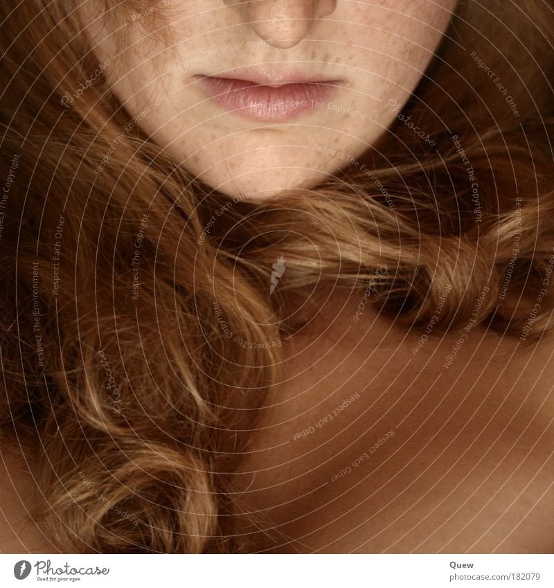 (Bild)ausschnitt feminin Junge Frau Jugendliche Erwachsene Haut Haare & Frisuren Gesicht Mund Lippen Brust 18-30 Jahre blond langhaarig Locken ästhetisch