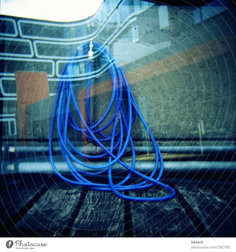 [WTCD] Nah am Wasser gebaut Farbfoto Außenaufnahme Experiment Lomografie Textfreiraum rechts Textfreiraum unten Großstadt Stadtzentrum Hochhaus Architektur