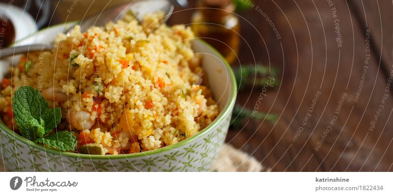 Couscous mit Garnelen und Gemüse - ein lizenzfreies Stock Foto von ...