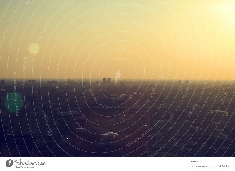 Milano Farbfoto Außenaufnahme Luftaufnahme Textfreiraum oben Morgen Abend Reflexion & Spiegelung Lichterscheinung Sonnenaufgang Sonnenuntergang Vogelperspektive