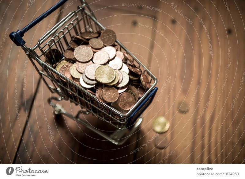 €-Münzen Lebensmittel Handel geizig kaufen Einkaufswagen sparen Cent Euro Geld Kapitalwirtschaft Angebot Ladengeschäft Supermarkt voll laden Geldmünzen Farbfoto