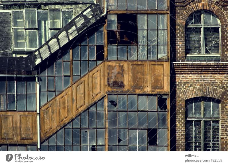 NYC in Chemnitz Industrie Industrieanlage Fabrik Bauwerk Gebäude Architektur Mauer Wand Fenster stagnierend Verfall Vergänglichkeit Wandel & Veränderung