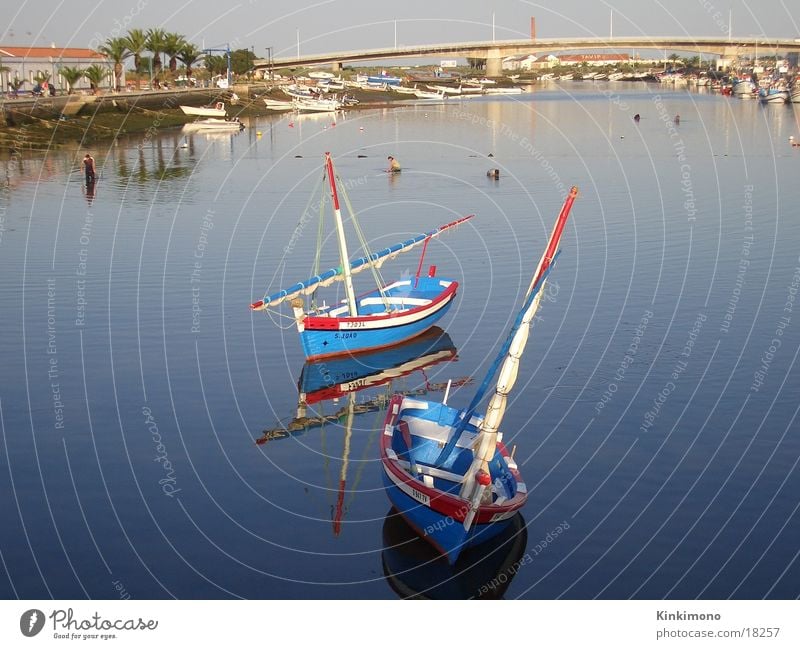 Stille Boote Wasserfahrzeug Fischer ruhig Portugal Ferne Europa Fluss Natur