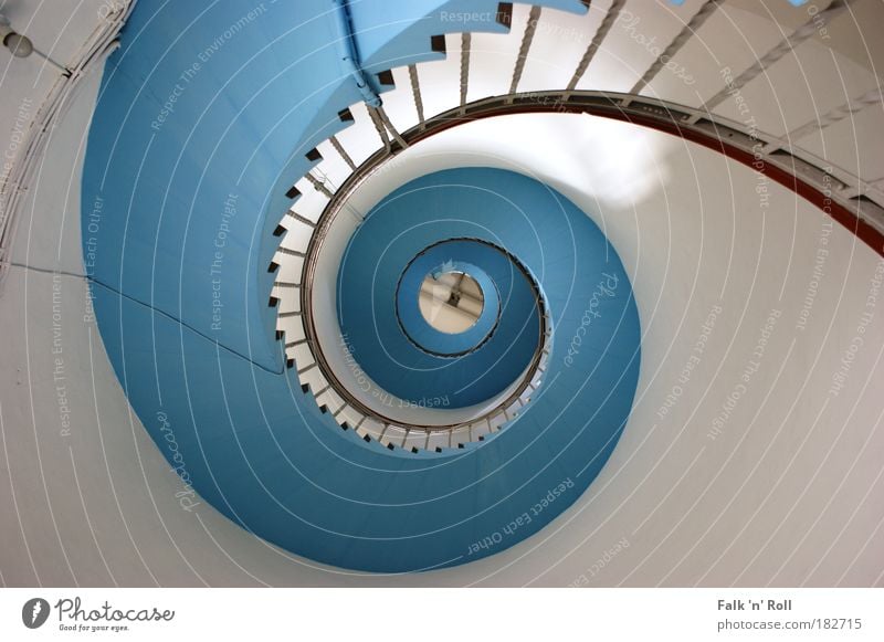 Blue Stairs Architektur Fischerdorf Hafen Turm Leuchtturm Bauwerk Gebäude Treppe Sehenswürdigkeit blau Wendeltreppe Treppengeländer Spirale Farbfoto