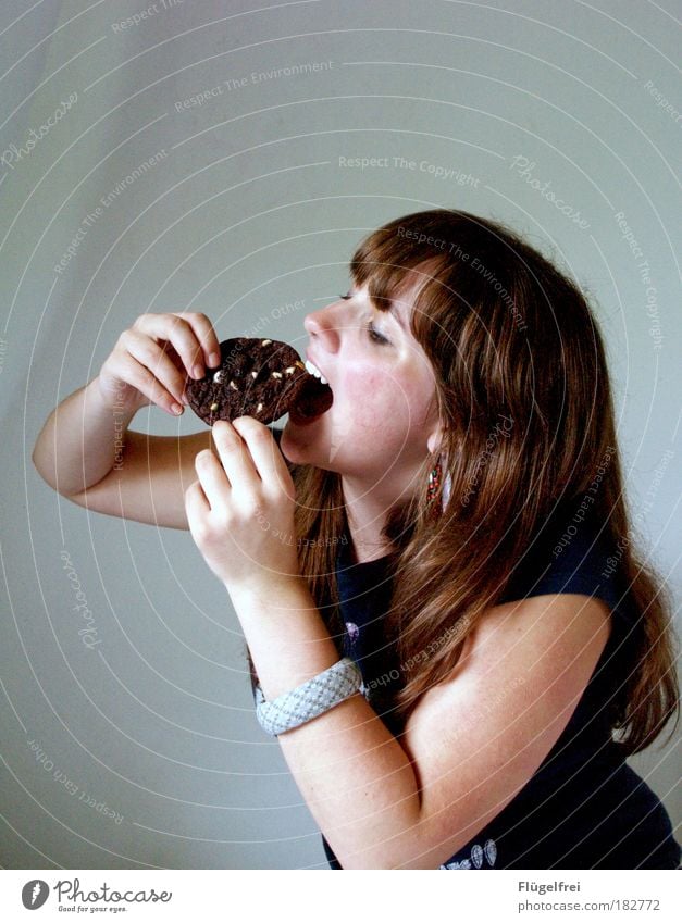 Art: Chococookie, Größe: zu klein, Lebensdauer: max. 2 Minuten feminin Junge Frau Jugendliche Essen Cookie Keks Lebensmittel Süßwaren genießen Mund Armband